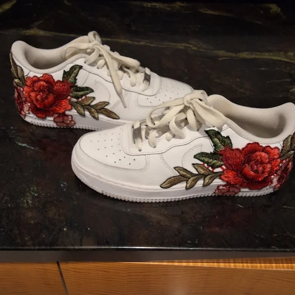 Ladies Nike Air Force 1 Size 9 Custom Embroidered Sneakers - Picture 1 of 4
